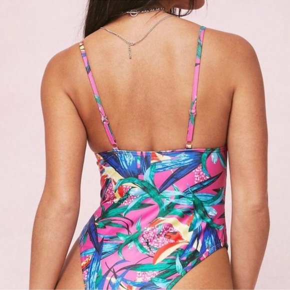 Nasty Gal Women’s Tropical One Piece High Leg High Cut Swimsuit Size 6 - Picture 3 of 6